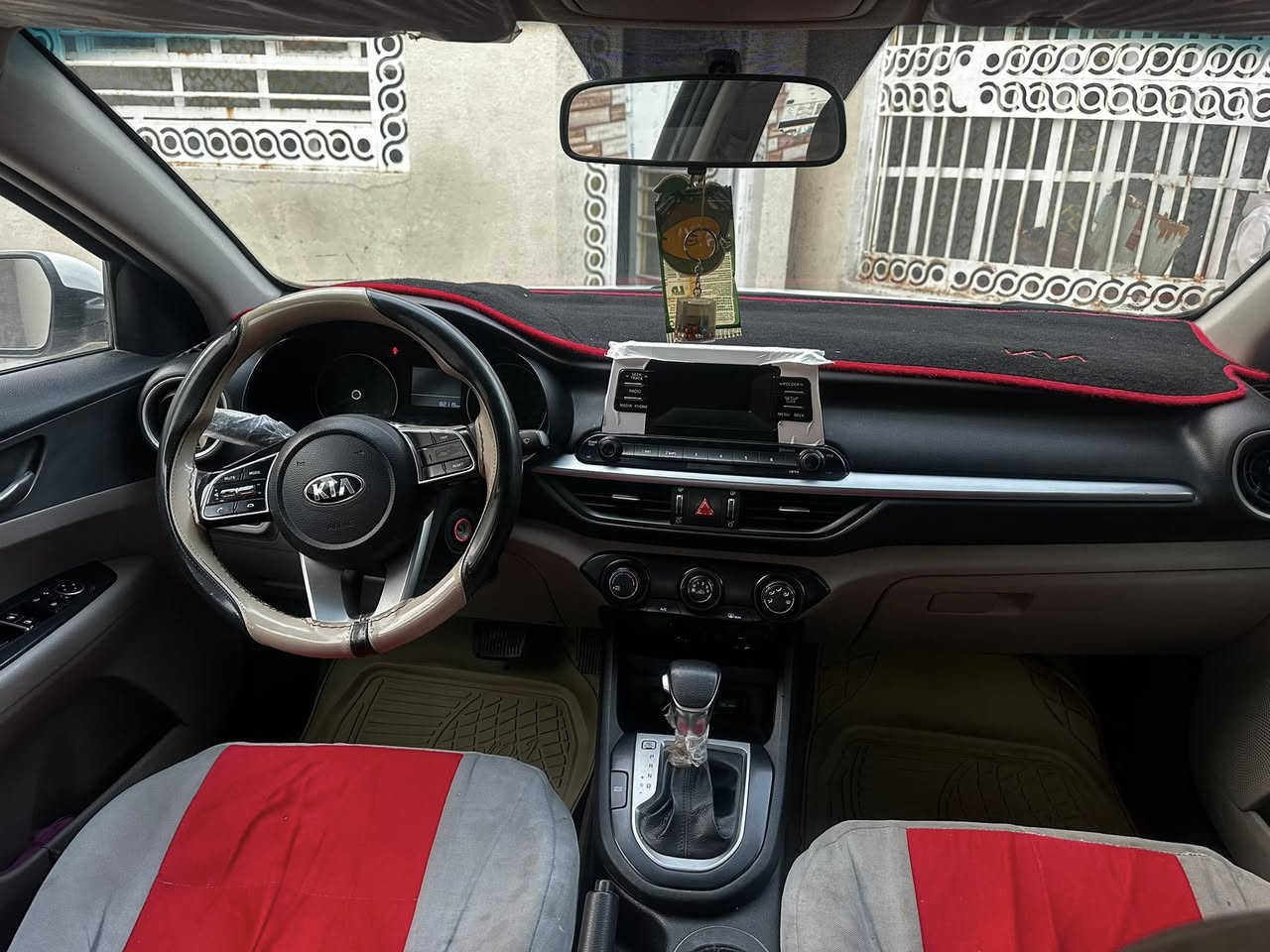 سلام عليكم للبيع
سيراتو موديل ١٩ 
ماشيه ١٨٠
محرك ١٦٠٠
ستفسار اكثر اتصل ‭٠٧٨١ ٨٧٥ ٨٨٤٨‬
