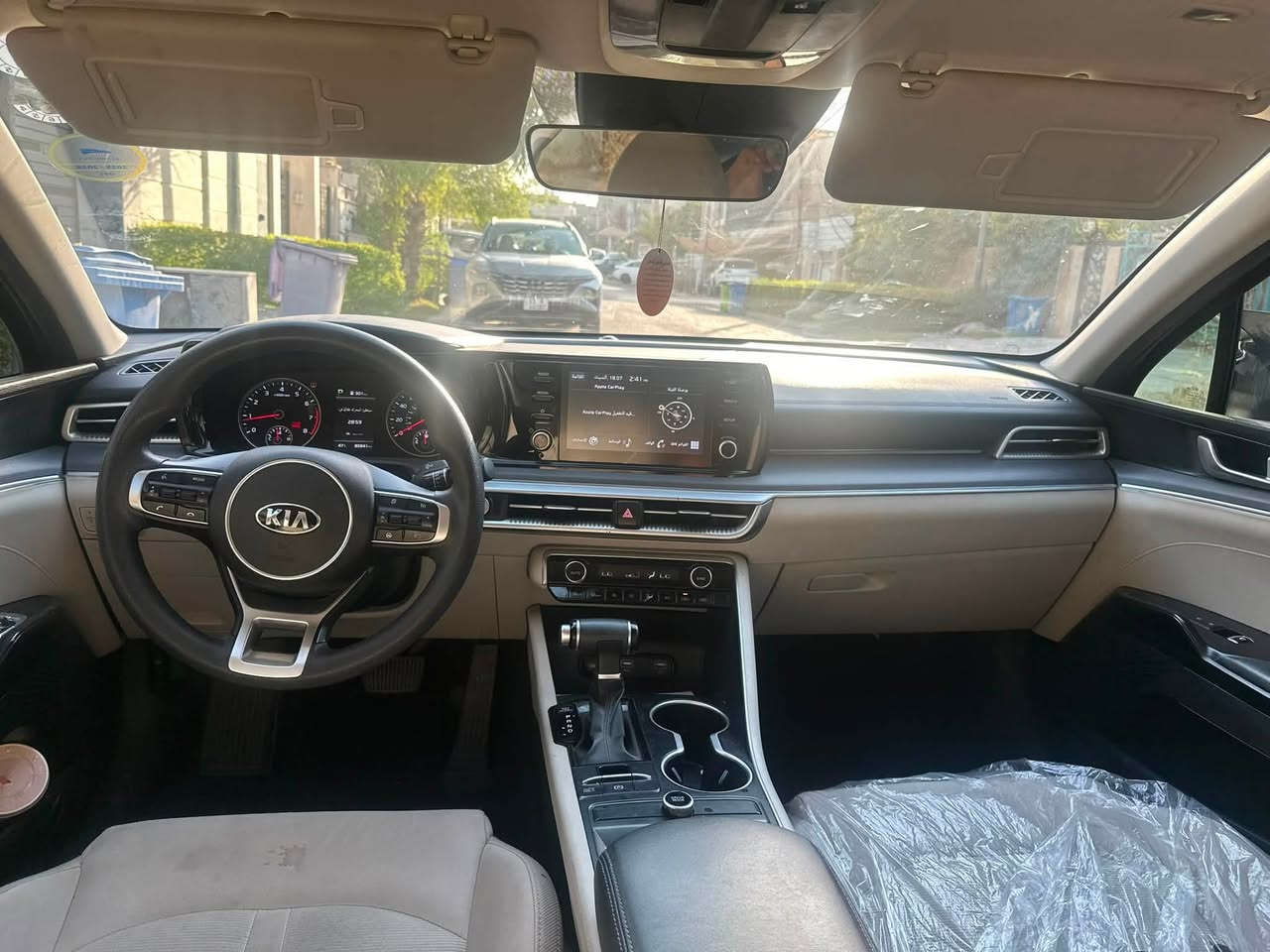 موديل 21 K5
1600 T
ماشية 87,000 كيلو 
حادث امريكا موضع بالصورة  وبيها شبر  ب قبغ الجنطة و شبر ب الباب الامامي (بارد) بدون لغد بدون شاصي 
كير و محرك و صدر مكفوله 
السيارة بيها كتاب تضليل لمدة سنه كامله
مواصفات بصمة رادار امامي ,خلفي ,جانبي , تحديد مسار ,مثبت سرعة ,تشغيل عن بعد  
السعر ١٣٥ ورقه
للاتصال *********** واتساب
