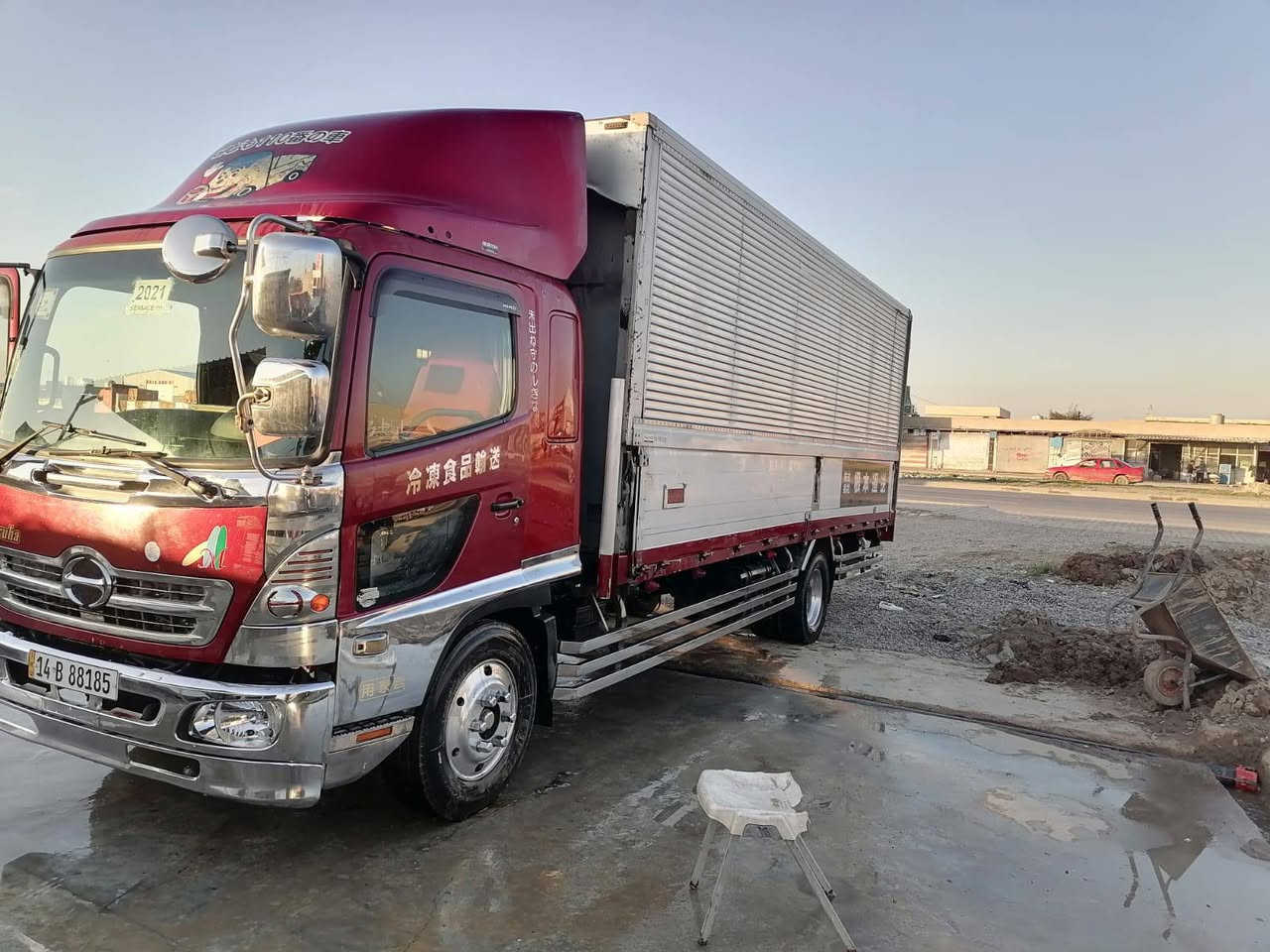 هينو للبيع موديل 2021 محرك 80 سته سلندر 
فاكيوم كله عادي تاير 19:ونص شأصي6:وربع رقم بصره مشروع وطني كل الاوليات رسميه مدفوع كمرك كامل سياره جديده lok 
بيه كتاب تثبيت موديل 
رقم الهاتف:***********
