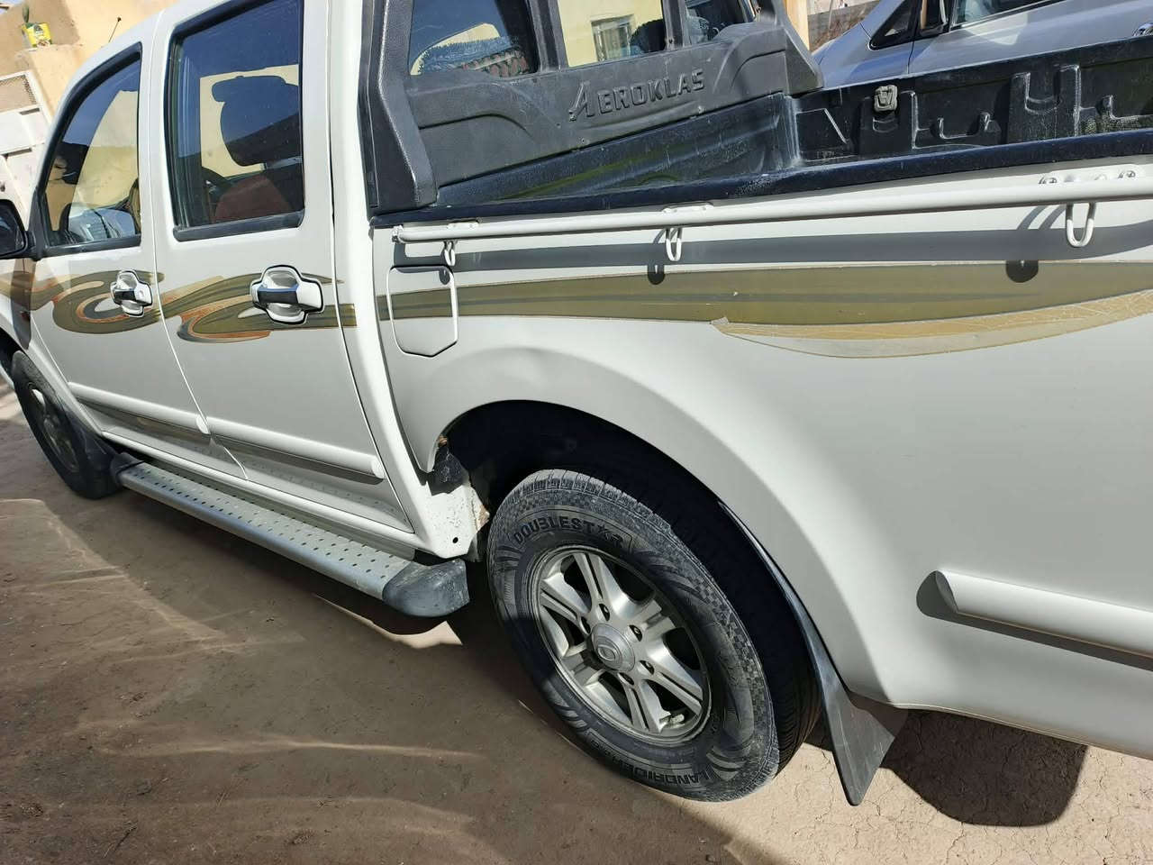 السلام عليكم  كريت ويل ١٥ رقم واسط كفاله عامه مكان السياره كوت مراوس او بيع السعر ٨ ورقه وبيها مجال للأستفسار اكثر الاتصال على الأرقام التاليه *********** /***********
