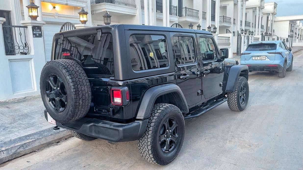 جیب رانکلر ٦ سلندر من ارغب نوع sport plus
ماشية ٣٥ الف مايل
موديل ٢٠٢٣ حادثه بس سرقة بدون ضربة 
صار بيها هنا ٥ أصابع صبغ ل دوسة
سيارة بدون دواخل بدون ارباك 
موفقة تظليل ٪؜٨٠ مرور معها و سيارة مرقمة اربيل بسمي
سيارة كلش نظيفة كل شيء بشرط 
لون اسود داخل مشمشي كشنات جلد
مسروف عليها بل امريكا كت ترفيع ٣،٥ انج و 
كت كامل مبدل دبل و لفات من نوع روف كانتري امريكية 
سعر ٣١٠ بيها شوية مجال

جيب رانگلەر ٢٠٢٣ رەنگی رەش قەتران ٦ پستن مەکینە مەرغوب
سەیارەکە حادیسەی نیە تەنها دزینی پارچەکانیە
موافقەی جام رەشی لەگەل دایە 
سەیارەکە ٣،٥ انج بەرز کریتەوە لە لایان شەریکی روف کانتری
نرخی ٣١٠ کەمێک مجال

موبايل: ***********
