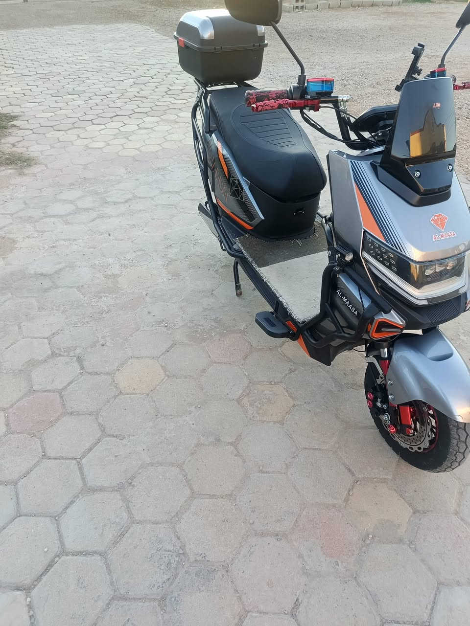 سلام عليكم ماطور نوع الماسه شبح مستخدم شهر واحد 6 بطاريات حمر أم سواجل نضام تشغيل بصمه سويج كارت لايتات زنون أبيض وأصفر عالي وناصي بعده ع نضام شركه كلشي ما ناقصه وبل حقيقه بعد أحلى من صور سعر 750 وبي مجال مكان الرمادي الجزيره البوعساف رقم ***********
