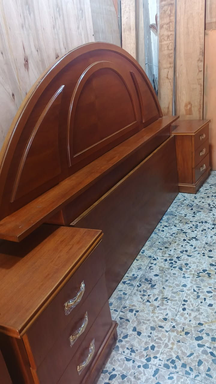 غرفه 6 ابواب ملحق كلاسيكي شغل درجة اولى 
موصل حي البكر قرب ساحات الرمل والحصو 
للاستفسار الاتصال على 
***********
***********
بإدارة/ ابو كرم وأولاده
