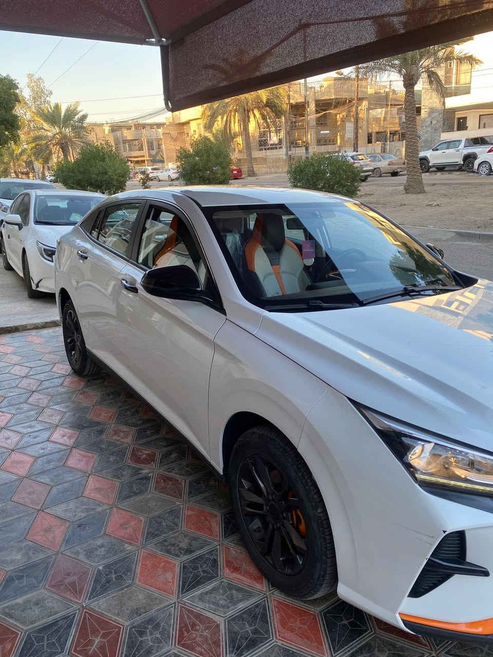 السلام عليكم
سيارة دونغ فينك شاين 2025 رقم بغداد 
 ضمان الشركة لمدة 5 سنوات او 200 الف كيلو
بصمة ، كشنات جلد ، شاشة لمس كبيرة ، تحكمات ستيرن و غيرها
السيارة بيها طخة بسيطة بالجاملغ تتعدل pdr و شخط بسيط جدا
السيارة مال بيت وماشية كلش قليل ٧٠٠٠ كيلو
سعر السيارة ١٦،٧٥٠،٠٠٠ دينار و بيها مجال 
مكان السيارة بغداد / السيدية 
للاستفسار الاتصال على الرقم ***********
