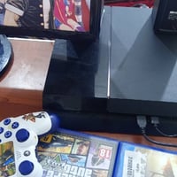 بلايستيشن ٤ • شاشة سامسونج • سماعات خارجية