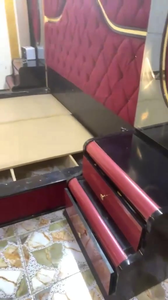 سلام عليكم غرفه تركه للبيع سعر 450 وبيه مجال عنواني بغداد الحسينيه راشدية وكادر فتح وشد عليك ماعرف بيهن اني التواصل ع واتساب ***********
