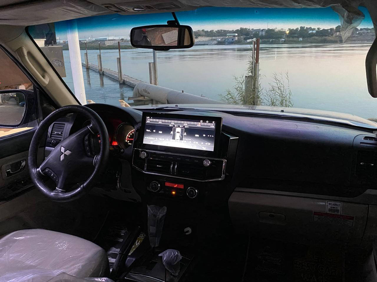 سلام عليكم
باجيرو 2018  رقم سليمانيه تحويل مباشر  حادث موضح بل صوره جاملغ خلفي مصبوغ  مكان السياره بغداد  
السعر 200$ وبيهه مجال 
‭0772 721 0900‬
