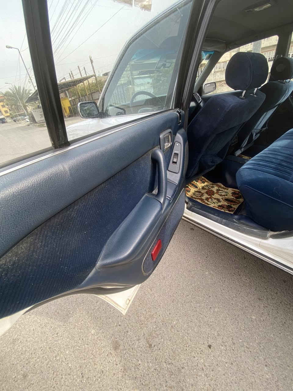 سيدان ٩٠ ماشيه ١١٧ حقيقي 
 كير عادي 

من تاريخ موديلهه على أيد وحده 

دعامياتهه ممصبوغه 
تراي زيرو
صدر عام وتخم تاير 

كله بيهه بلادي عدى  شبرين بارد وشخط مصبوغ 

السعر ٩٥ 

زيونه 
  
***********
