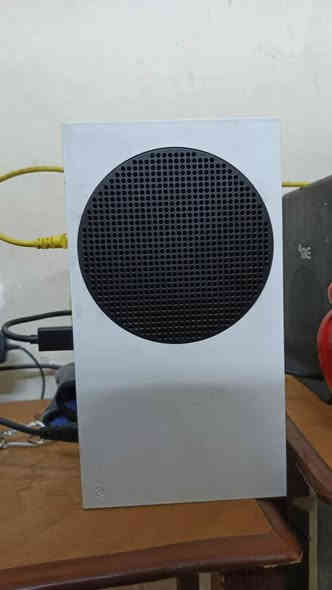 جهاز اكس بوكس نظجدا مع أعراضه الأصلية و معه حسابين يحتوي الاول على لعبة اساسين فلاهالا و الثاني لعبة ريد ديد 2 و لعبة متروا 2023 ومكاني العبيدي متواجد واتساب *********** بغداد
