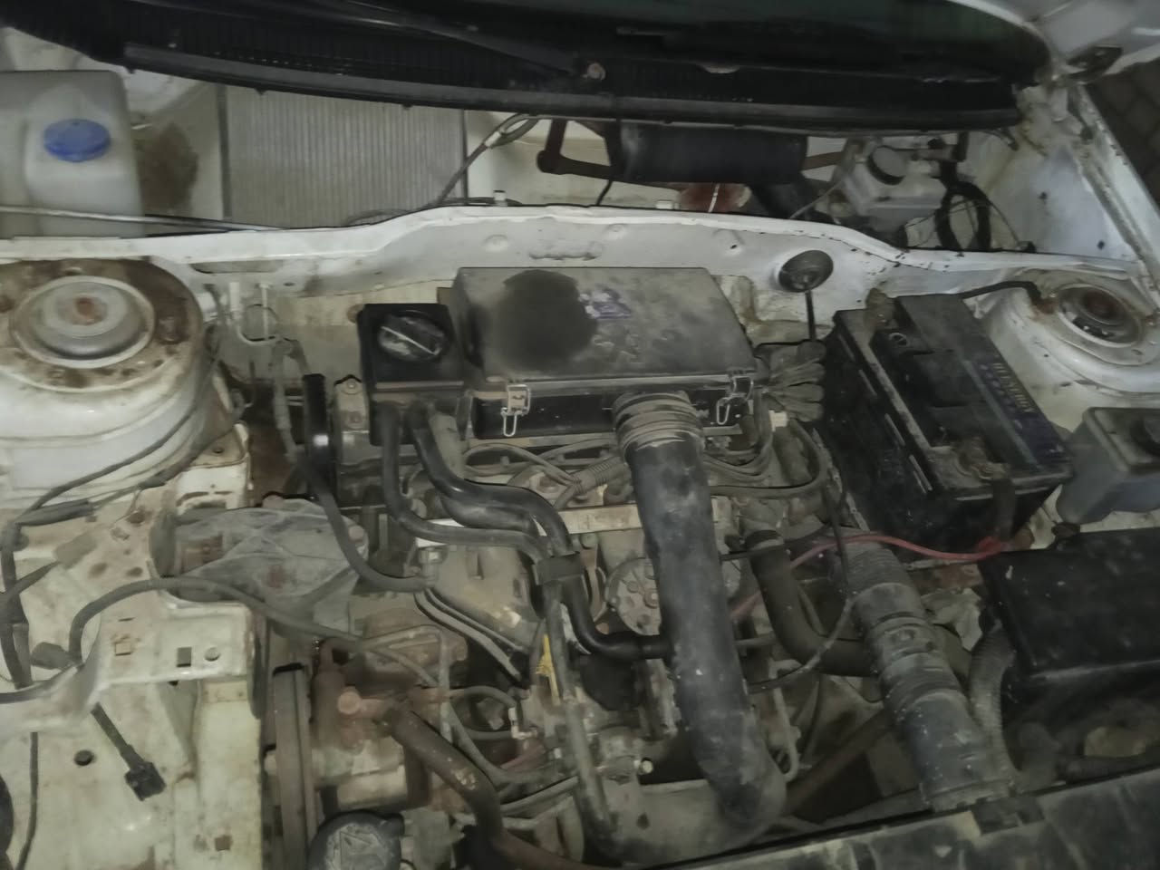 السلام عليكم سياره للبيع بيجو 405  كير مكينه حداده نعمه السنويه منتهيه ب 20 العنوان بصره خور الزبير 38 بها مجال ***********
