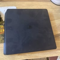 بلايستيشن ٤ سليم • مهكر • ٢ يدات أصلية