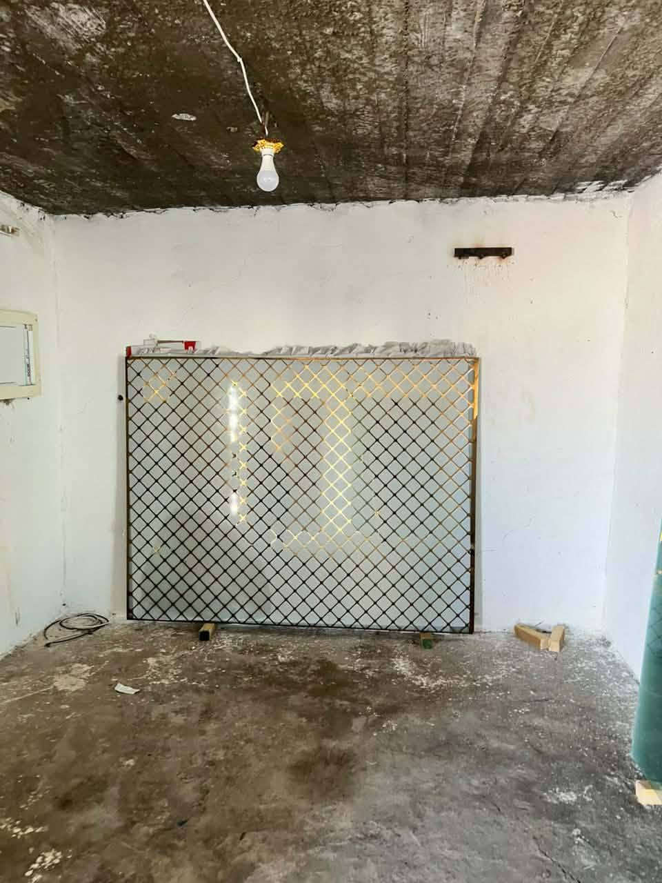 ✨ بسم الله الرحمن الرحيم ✨
يسرّنا أن نعلن عن افتتاح محلنا الجديد والمتخصص بجميع أعمال الزجاج.

🔹 اختصاصنا:
✔️ زجاج 10 ملم، 6 ملم، و4 ملم.
✔️ زجاج البيوت والمحلات التجارية.
✔️ تصميم وتنفيذ أحواض السمك الزجاجية بمختلف الأحجام.
✔️ رفوف زجاجية للمنازل والمحلات والمعارض.
✔️ قص وتركيب جميع أنواع الزجاج بدقة واحترافية.
✔️ المرايا بجميع المقاسات والأشكال.
✔️ تبديل وإصلاح الزجاج المكسور.
✔️ تنفيذ الواجهات الزجاجية بأفضل جودة وأحدث التصاميم.

نسعى دائماً لتقديم أفضل جودة بأفضل الأسعار، مع الالتزام بالدقة في العمل والمواعيد، لأن ثقة زبائننا هي رأس مالنا الحقيقي.

إذا كنت تبحث عن عمل متقن، وجودة مضمونة، وتعامل راقٍ، فنحن على استعداد لخدمتكم في جميع أعمال الزجاج للمنازل والمحلات والمشاريع.

📍 العنوان: (محلات الحاج علي سليمان)
قرب اسواق العلي الشياب 

📞 رقم الهاتف: (***********+***********)

بإدارة حَسين آل علَاء 

نسعد بزيارتكم ونتشرف بخدمتكم، ونسأل الله أن يبارك لنا ولكم ويرزق الجميع من واسع فضله.
.
