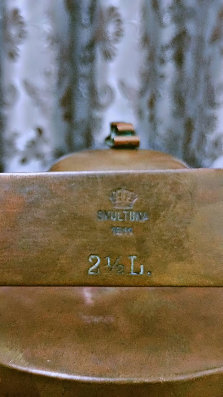 قوري للبيع حجم كبير نحاس مختوم ***********
