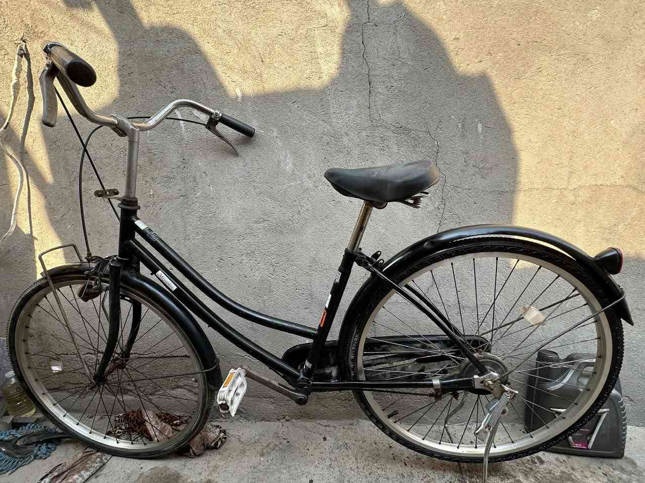 سلام عليكم❤️❤️

بايسكل ياباني بناتي 
55 الف 

بايسكل 6 نمر خلفي 
80 الف 

ملاحظه :البايسكلات جدا نظيفه و مابيها اي اعطال كلشي شغال

الرقم ***********
مكاني الشالجيه 🤍🤍
