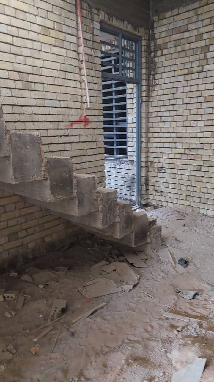 هيكل زراعي للبيع 200م في الكوفة مجمع الشبيلي قرب جسر الامام علي طابقين ط1 غرفتين وصالة ومطبخ واستقبال كراج سيارة ط2 بيتونة وبنى 3 غرف نوم الشارع 7م تبليط ماء كهرباء مجاري 150 مليون وبي مجال للاستفسار ***********
