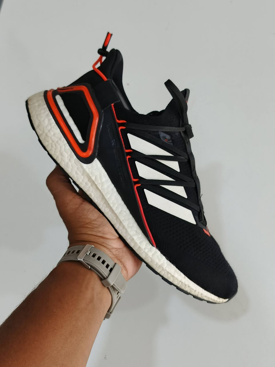 اديداس الترا بوست اصلي اورجنال
▪️قياس 46---30.cm طول القدم 
👟 طبي وزن خفيف مريح القدم 
☎ واتساب ***********☎
🚗 توصيل كافة محافظات العراق 🚗
