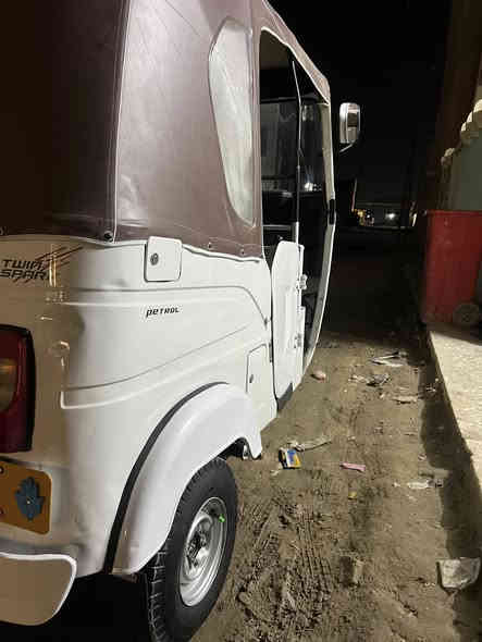 تكتك موديل ٢٠٢١ معمر بس دوسهه مابيهه اي نقص جديده او خير من الله مكينه.كفاله من  تنقيص ولا تبخير  العنوان الدوه ابو دشير ***********
