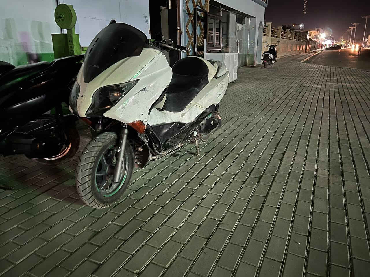 سلام عليكم فورزا صفر ١٠ كهرباىيات كلها شغاله فيت بم جديد بلك جديد نوزل جديد ملف جديد كتف جديد دراجه شغاله وتممشي كير شغال
مكينه خابطه ابيع كوم حديد مكاني صويره
***********
