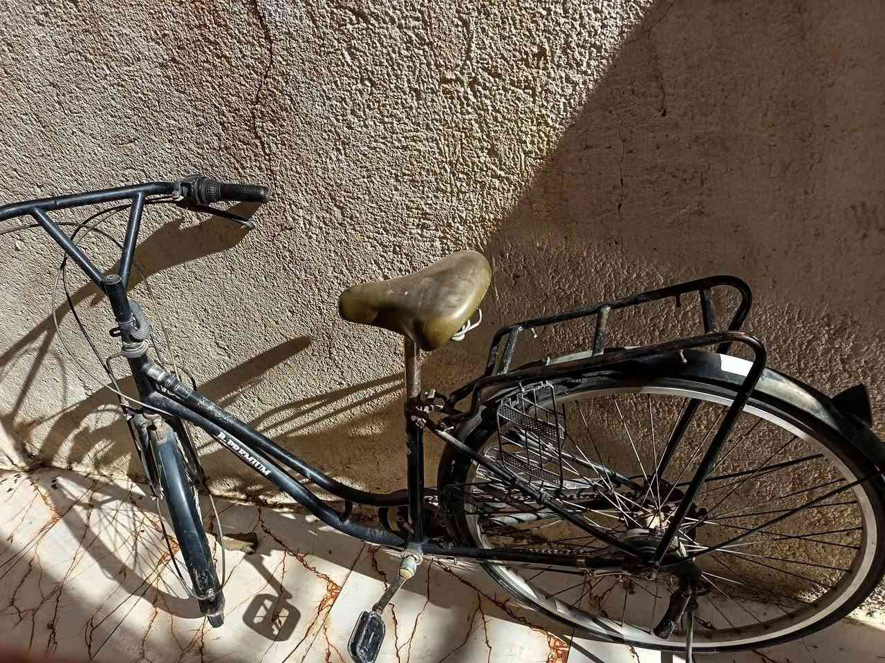 بايسكل للبيع وقلايه هذا رقمي ***********
