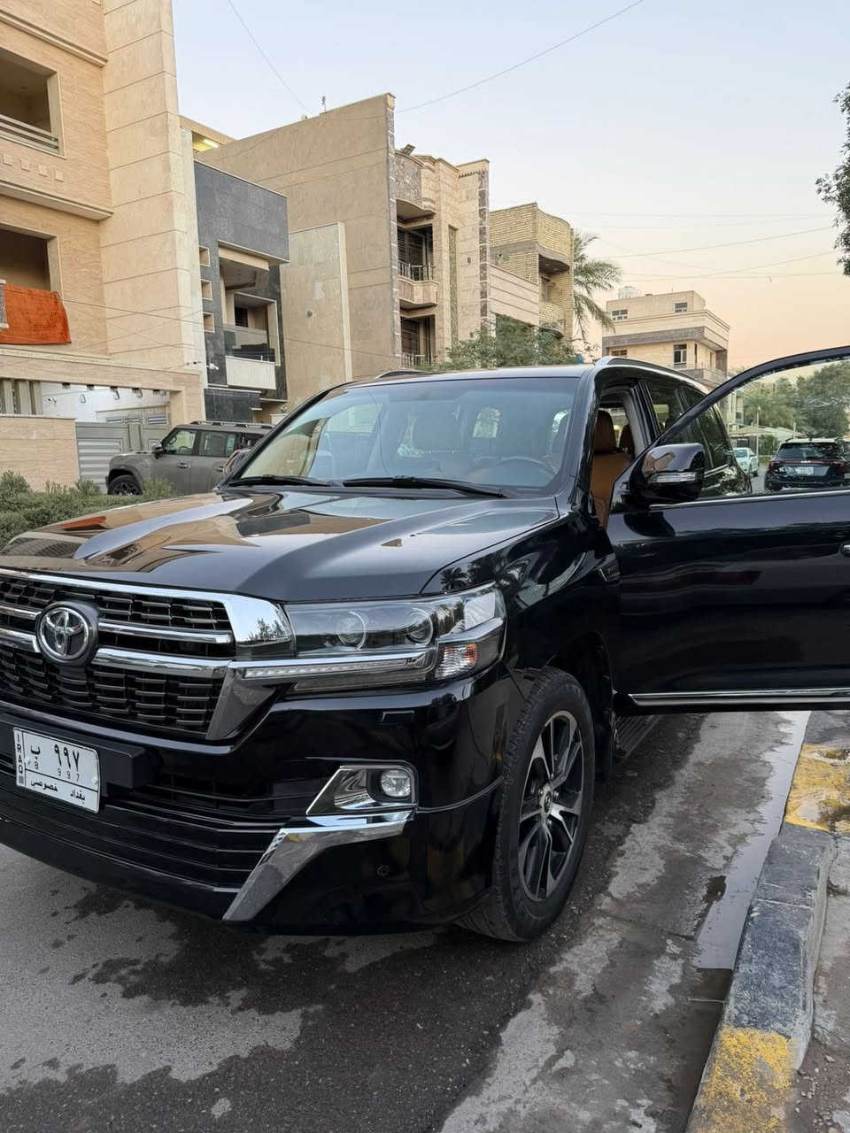 السلام عليكم الاند كروز
موديل 2021 بحريني
ماشية 113 الف 
سيارة مكفولة بيها فقط بارد بس جوة نيكل ب باب الصدر 
السعر 53.500 وبي مجال
للستفسار :***********
