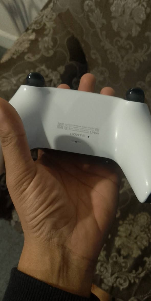 بلي فايف سلم للبيع مع ملحقاته كامله كارتونه جوستك عدد واحد وبي ٦ لعبات مع شتراك بلاص و يوبي اس ب٨٠٠ وبي مجال ٧٥٠ هذ رقمي *********** مكاني بابل أو مراوس ب ايفون ١٦ أو ١٤ برو ماكس
