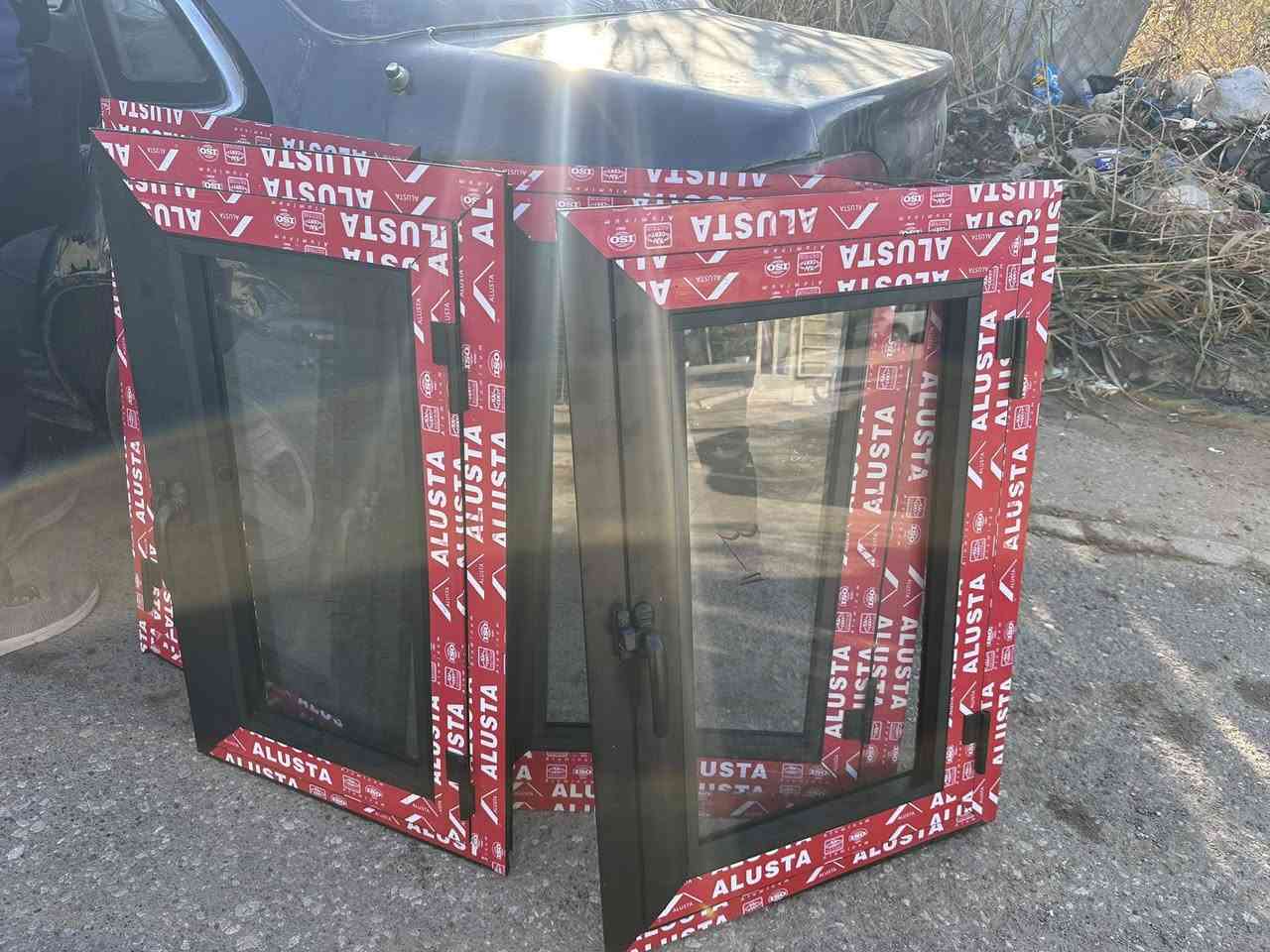 بسم الله الرحمن الرحيم 

بعض من اعمالنا 
شبابيك المنيوم في معرض بغداد الدولي 
المقطع اسود صيني حسب طلب الزبون 

***********
***********
