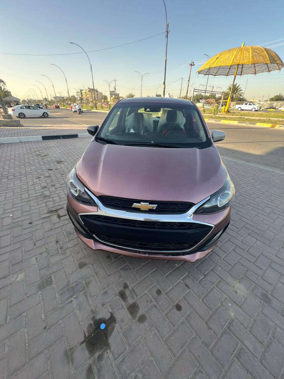 السلام عليكم 
شوفرليت سبارك 2019 
بدون رقم تترقم جميع المحافضات
حادث امريكا جاملغ وبنيد وهنا بيه طخات مصبوغه حزام جديد وموجوده صوره قبل الصبغ 
ماشيه 60 فقط
شاشه كامرا 
محرك 1400 
حداديه جديده 
محرك كير جديد
بطاريه جديده 
مكانه كربلاء 
السعر 67 وبيه مجال
***********
