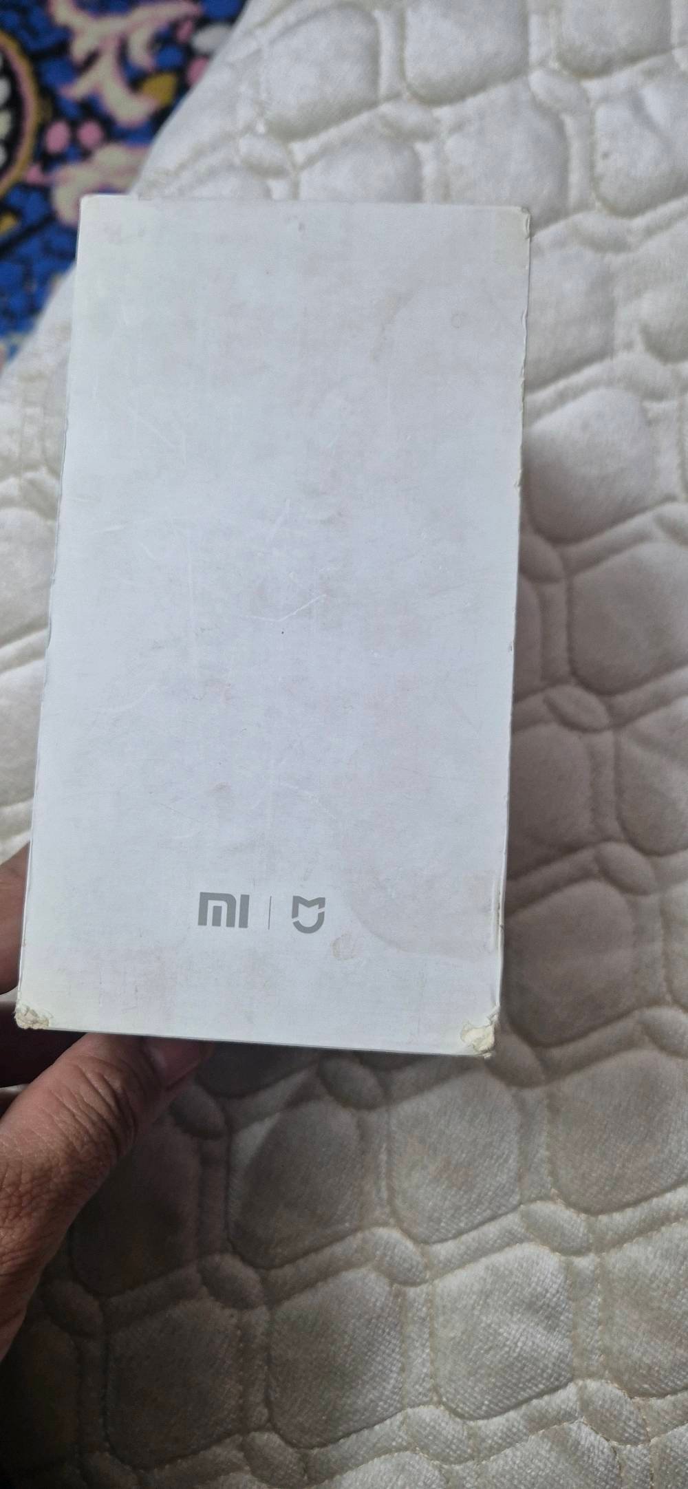 كاميرا واي فاي شاومي منفذ مال كلكسي تشتغل على الشاحنه نفسها بس بدون شحن جديد غير مستخدم ابيع هالموجود ما اعرفلها