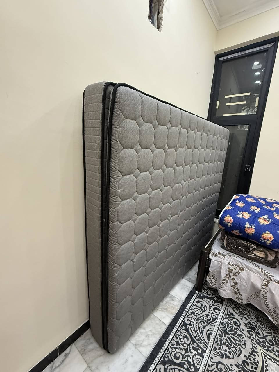 دوشك جدا نظيف بالسعر 150 في مجال تواصل على ال WhatsApp. ***********
