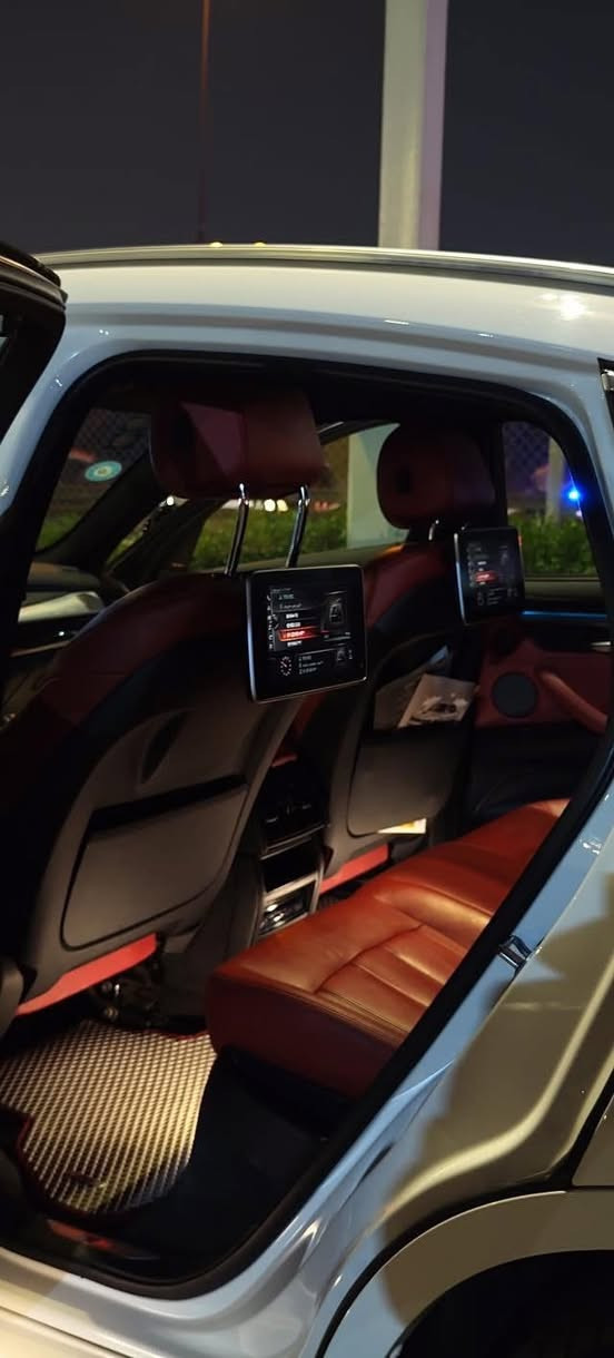 السلام عليكم بيع
السعر 310$ 

BMW X6 2018 سياره خليجيه 

ماشيه82 الف السونار مرفق بالصور

مواصفات 

اربع ابواب شفط

داتا شو 

صندوك كهرباىي 

سماعات هارمنكاردن 

ام بكج بلاد من شركه 

لايت تفاعلي

داخل ماروني

كاميرات 360 

حساسات تفاعليه ويه الازدحامات مع الكاميرات 

شاشات خلفيه

دخول ذكي اربع ابواب فتح وقفل

سياره فحص يم الوكاله صدر جديد 

تايرات جديده

نصبتها كلش حلوه التايرات الخلفيه حجم 315

سياره وكاله مملعوب بيها طلع 320 حصان

بيها باب الخلفي مبدل نفس اللون  

كير مكينه مكفوله 

مكان السياره بغداد الغزاليه *********** واتس اب

