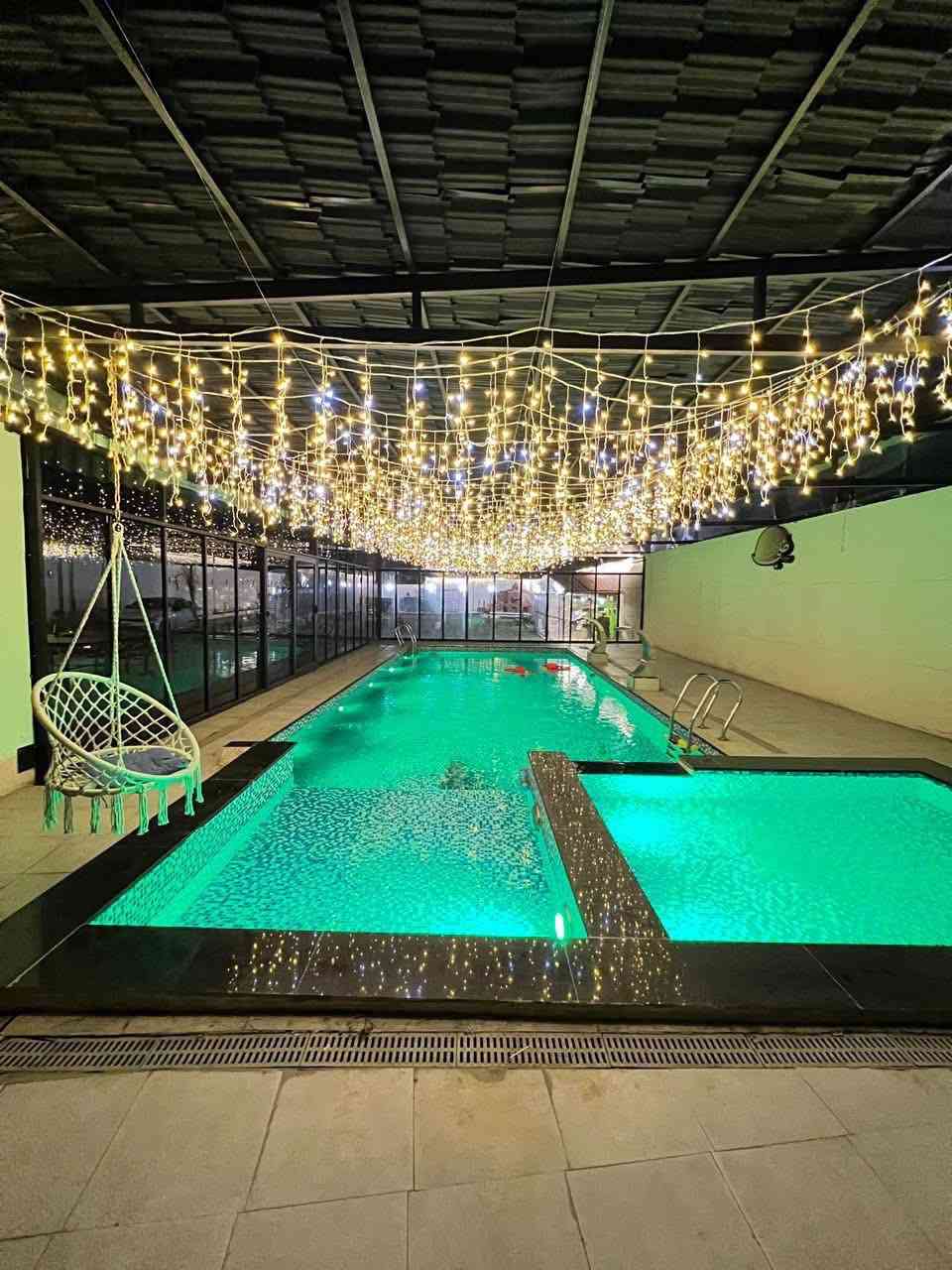 عروض العطلة سعر 200 فقط
عوائل) وشباب)شفت صباحي وشفت مسائي مبيت 

🌿 مزرعة ضي المدائن  🏡 

للأيجار … ( للعوائل  )  (وللشباب )

✨ هل تبحث عن أجواء راحة واسترخاء وسط الطبيعة؟

نوفر لك مزرعة مجهزة بالكامل للإيجار اليومي مع مسبح مغلق حار  بنظام الشفتات ونظام 24 ساعة . 

☀️ شفت صباحي: من الساعة 8 صباحاً حتى 6 مساءآ

🌙 شفت مسائي: من الساعة 8 مساءً حتى 6 صباحاً

🏠 استقبال – غرفة نوم – حمام – مطبخ متكامل – جلسات خارجية هادئة

🛰️ متوفر خدمة الأنترنيت 

❄️ متوفر كهرباء 24 ساعة

📍 الموقع: بغداد – المدائن 

📞 للحجز والاستفسار :***********

⚠️ الحجز المسبق ضروري لضمان توفر الموعد

احجز شفتك الآن واستمتع بأجواء راقية وخصوصية تامة 🌿✨مع المسبح المغلق الشتوي
