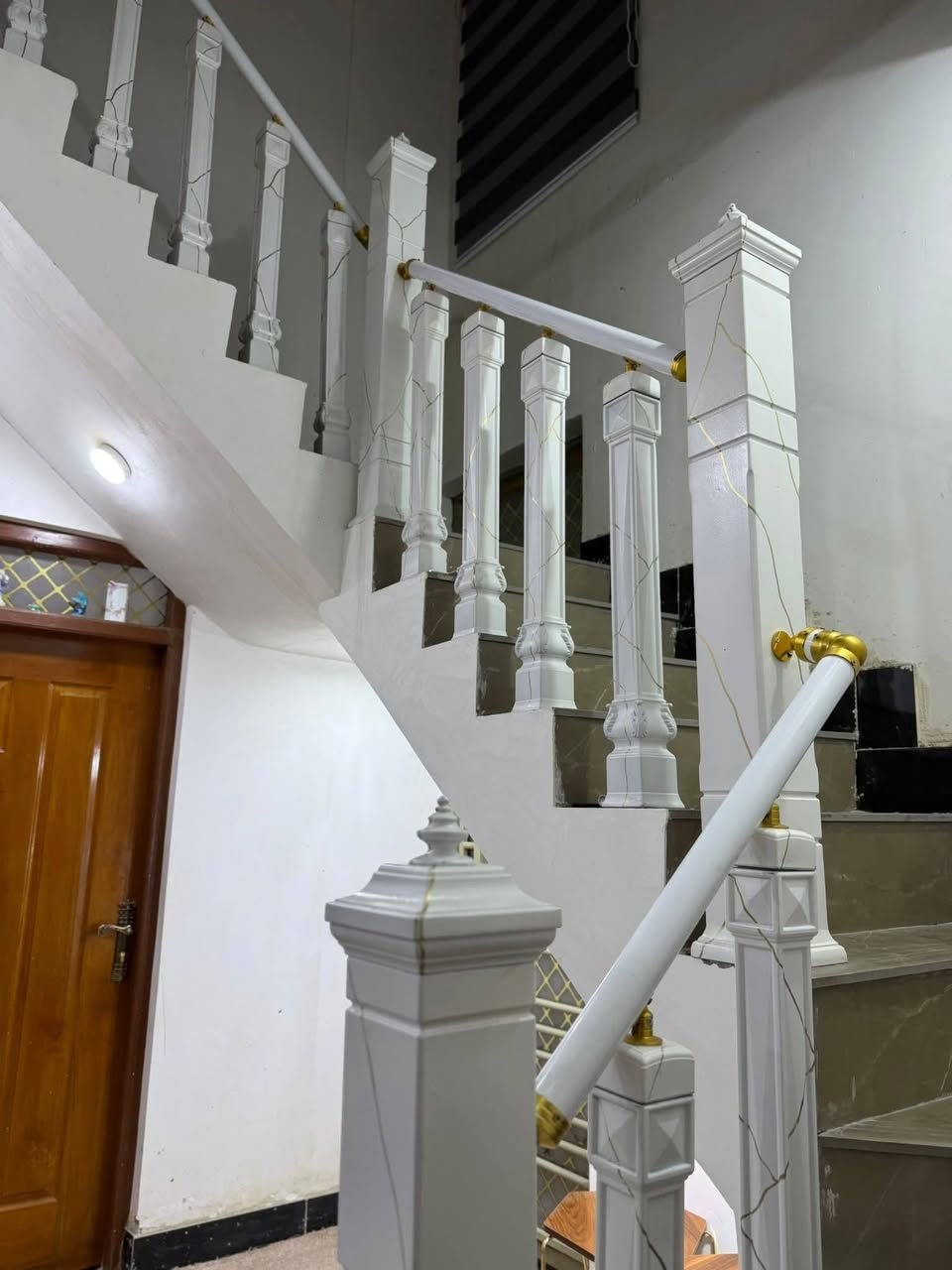 بيت زراعي مساحة 160 متر  طابقين زراعي بشارع السفينة بشارع ميثم التمار الواجه 10 امتار غرفتين جوا وصالة ومطبخ واستقبال 7 في 4ومطبخ وصحيات داخلية وخارجيه الطابق الثاني مشتمل كامل غرفه وصاله ومطبخ وصحيات واكو 75 في السطح ترهم شقه او طابق ثاني بناء البيت حديث كونكريت وطابوك ينباع هوا وأثاث المطبخ فقط  السعر 145
لتواصل ***********
