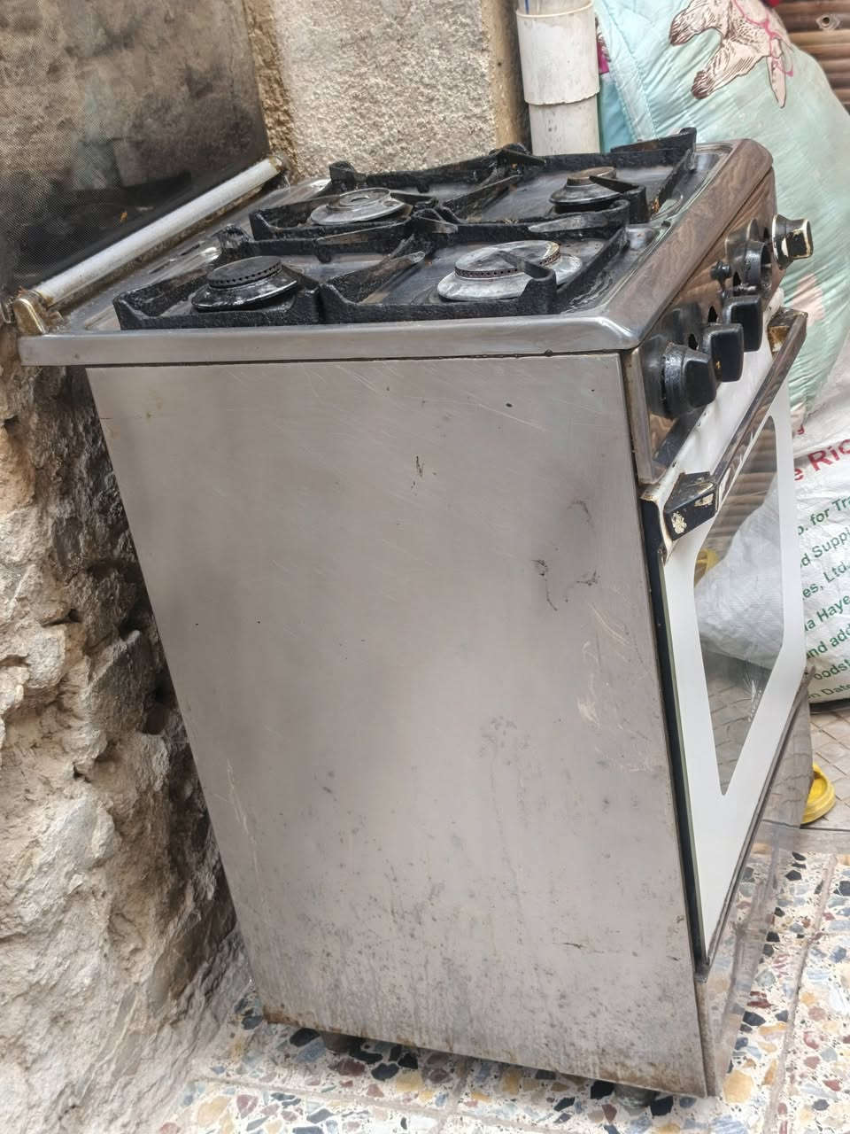 طباخ اربعه مشاعل
نضيف تشتغل فقط عين وحده 
والفرن شغال قيم واخذ


**إذا كنت صاحب هذا الإعلان وتريد حذفه لأي سبب، رجاءا أرسل رسالة إلى الدعم الفني**