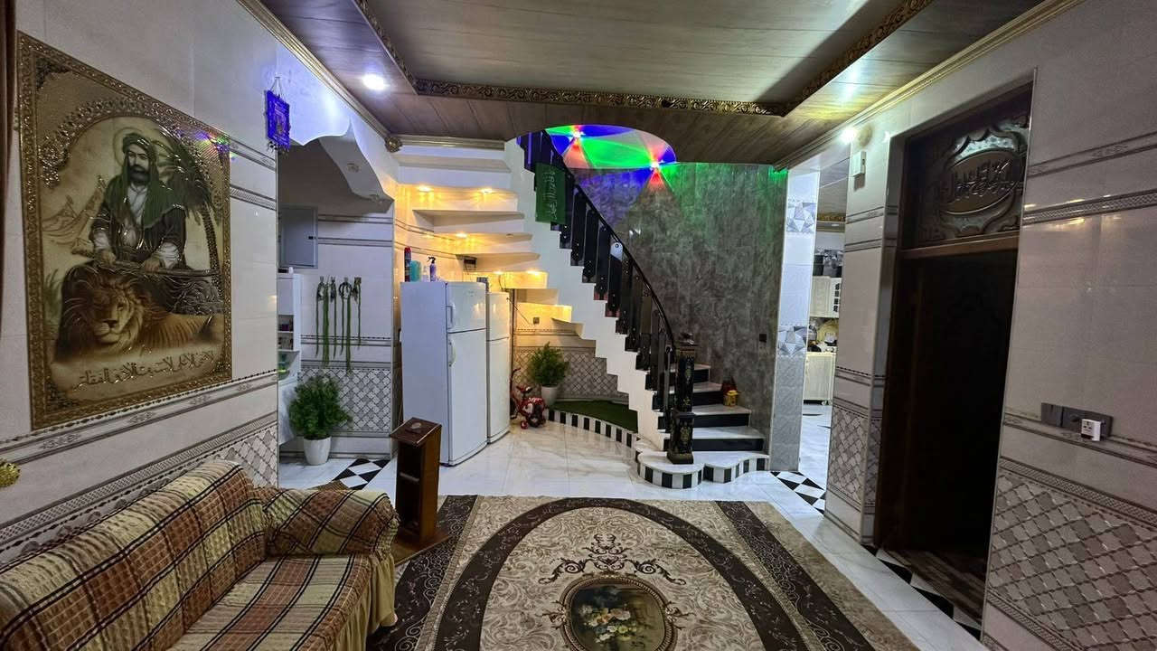 السلام عليكم ورحمة الله وبركاته 
بيت للبيع المساحه ٢٠٠ م طابقين بناء كونكريت ورفت الطابق الأول استقبال ومطبخ حار وبارد وصالة وغرف عدد ٢ مناور عدد ٢ ومجمع صحي عدد ٢ داخلي وخارجي وكراج سيارة 
الطابق الثاني 
غرف عدد ٣ مجمع صحي عدد ٢ وصالة 
البيت حديث بناء درجة اولى ٢٠٢٤ 
علما ان البيت مطلوب اسكان ٤٥ مليون.. العنوان حي الانصار خلف جامع الإمام الرضا ع
الاتصال على الارقام... واتساب موجود 
***********
***********
