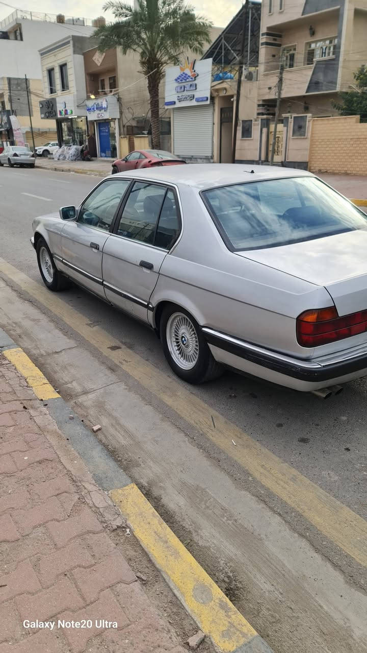 بسم الله الرحمن الرحيم
سلام عليكم بي ام 730i اصل بليته سنويه تكمه 
رقم بغداد مميز بأسمي تحويل ثاني يوم رقم انكليزي 
كير ومحرك مكفولات للاخير 
داخل جلد اسود صاج 
تبريد ثلج 
كهربائيات كولها بلاديه ما بيهم جطل واحد 
سياره مكفوله من ضربه من خياس بلاديه 
ما بيها اي نقص 
فقط فقط صبغ نقصها صبغها جارد 
سعرها 57 وبيها مجال بسييط 
مكاني بغداد صليخ 
***********
