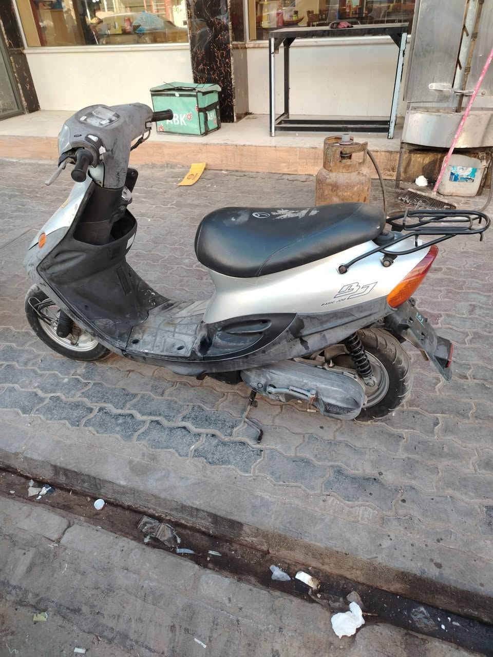 بيجي للبيع السعر 800 ترهم مراوس بزت ار *********** حاويه صارله يومين طالعه من المعرض
