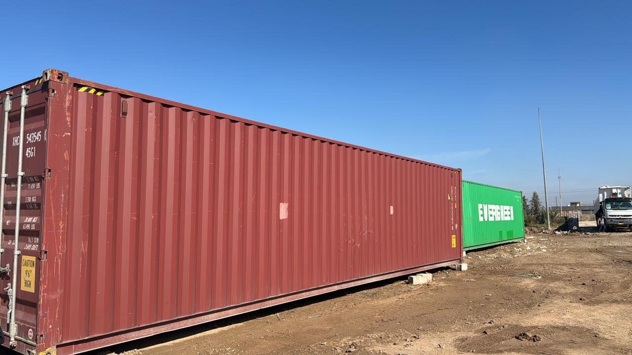 إسلام عليكم 5 حاويات للبيع 
بيهن نضافه 90 بل 100 وبيهن نضافه 70 بل 100 
المكان ديالى اسعارهن بيهن ب 30 ورقة وانت صاعد لل 45 ورقة
***********
