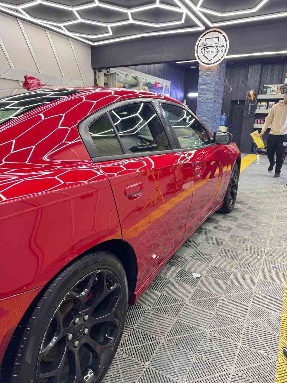 سلام عليكم جارجر 2016 
احمر شذري 
سياره وارد امريكي كلين تايتل 
بيهه ملاحظات صغيره جاملغ جهه عكس السايق بي بارد خفيف مثل ماموضح بالصور بدون صبغ 
وربع البنيد مصبوغ اثر حرك بي بي اف افلام حمايه 
موجود مقطع مالتهه سابقاً قبل الصبغ 
سياره نضيفه بمعنى الكلمه استخدام شخصي
 سعرهه 198$ 
للأستفسار : ***********
متوفر واتساب بغداد, العراق
