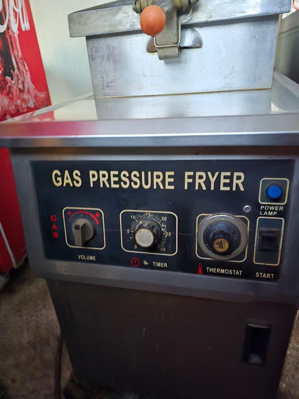 جهاز كنتاكي للبيع نظيف 
شغال تصعيد وتنزيل الدهن 
عنواني الديوانية للاستفسار الاتصال على الرقم 
***********
@الجميع
