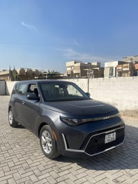 يالله السلام عليكم  لبيع كيا صول موديل 2023 رقم بغداد  موصفات فول تحكم...