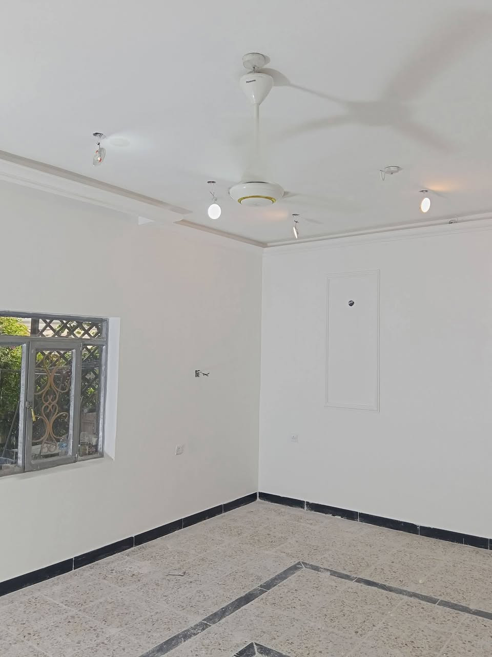 صباغ متفرّغ حاليا كربلاء شغلنه
حله
جميع انواع الاصباغ وديكورات وسقوف ثانويه متوفر واتساب ***********او الاتصال
