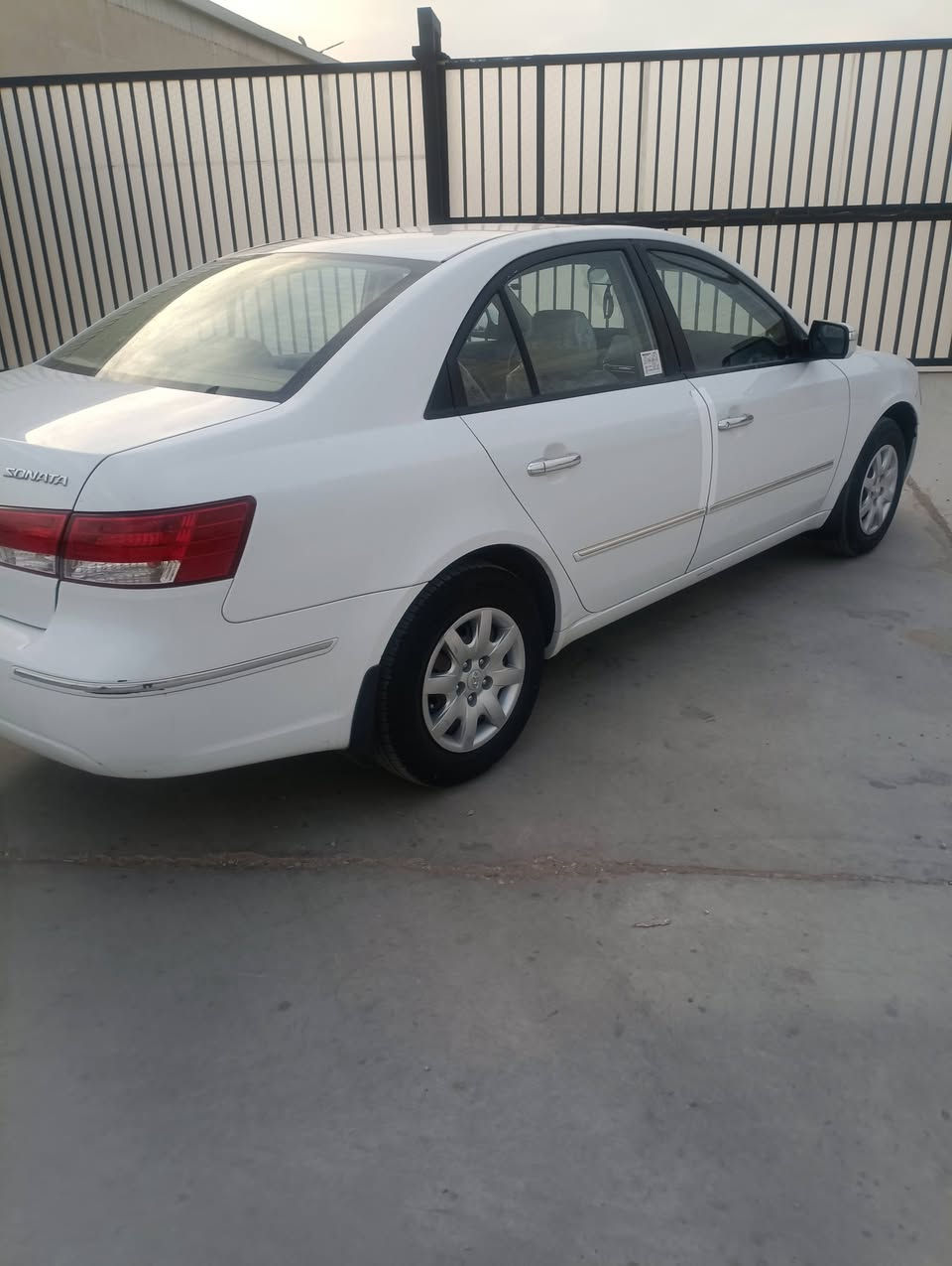 السلام عليكم من رخصت مسؤول الكروب المحترم سوناتا للبيع موديل 2010 محرك 2400 رقم  بغداد الجديد سنويه جديده ماشيه أقل 150 مكفولة كفاله عامه عدا شخط بسيط السيارة حيل جديده بوضع الشركه السعر وباقي التفاصيل على الرقم *********** مكاني واسط الكوت
