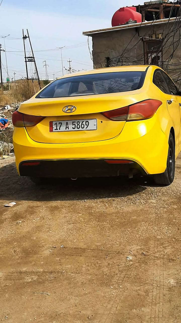 السعر ٧٩  النتره ٢٠١٢ بسمي ستوني حولته نكليزي مصفره من كلشي بسمي مباشر 
كير ومكينه مكفولات جاهز السياره تكسي تخم تاير كرهبايات كله جاهز ضربه جاملغ الخلفي بصيط
***********
