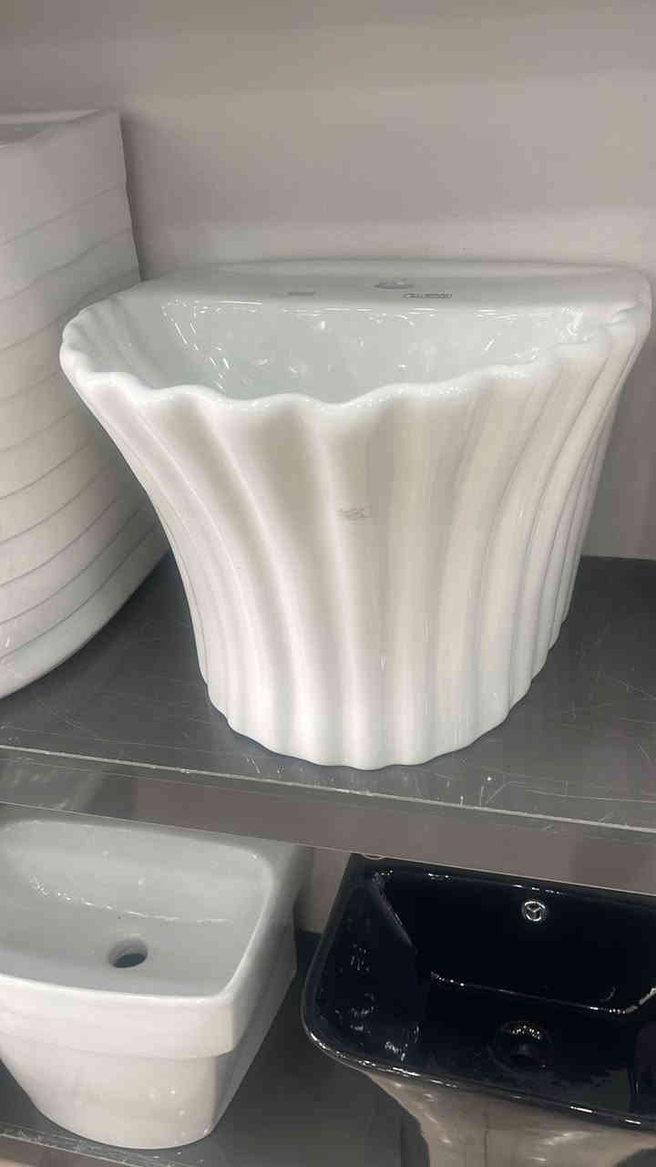 تم وصول حاوية مغسلة توتا الأصلي 
قياس 55 و قياس 50 وقياس 43
اشكال موديلات مختلفة جميع الاحجام 
والموديلات السعر 15750 الف دينار فقط 
سعر المغسلة السوداء والرصاصي قياس 50 السعر 23 الف فقط  
***********
