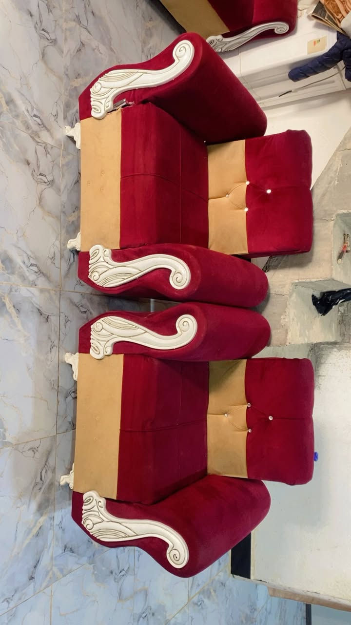 طخم 5 قطع نضيفة للبيع 
للاستفسار فقط على هذا الرقم ***********
