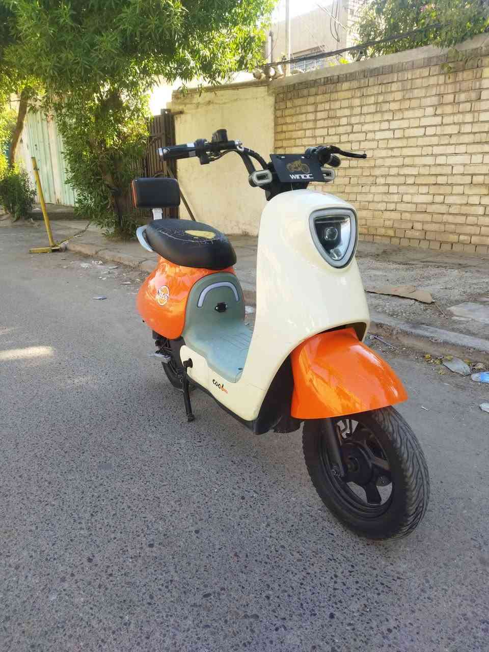 دراجه شحن نوع كلاسك
مديل 25 
شاحنه اصليه 
بصمه وسويج وكارت 
دراجه جديده وكامله كل نقص مابيه 
السعر 250 
بغداد الامين الثانية 
***********
