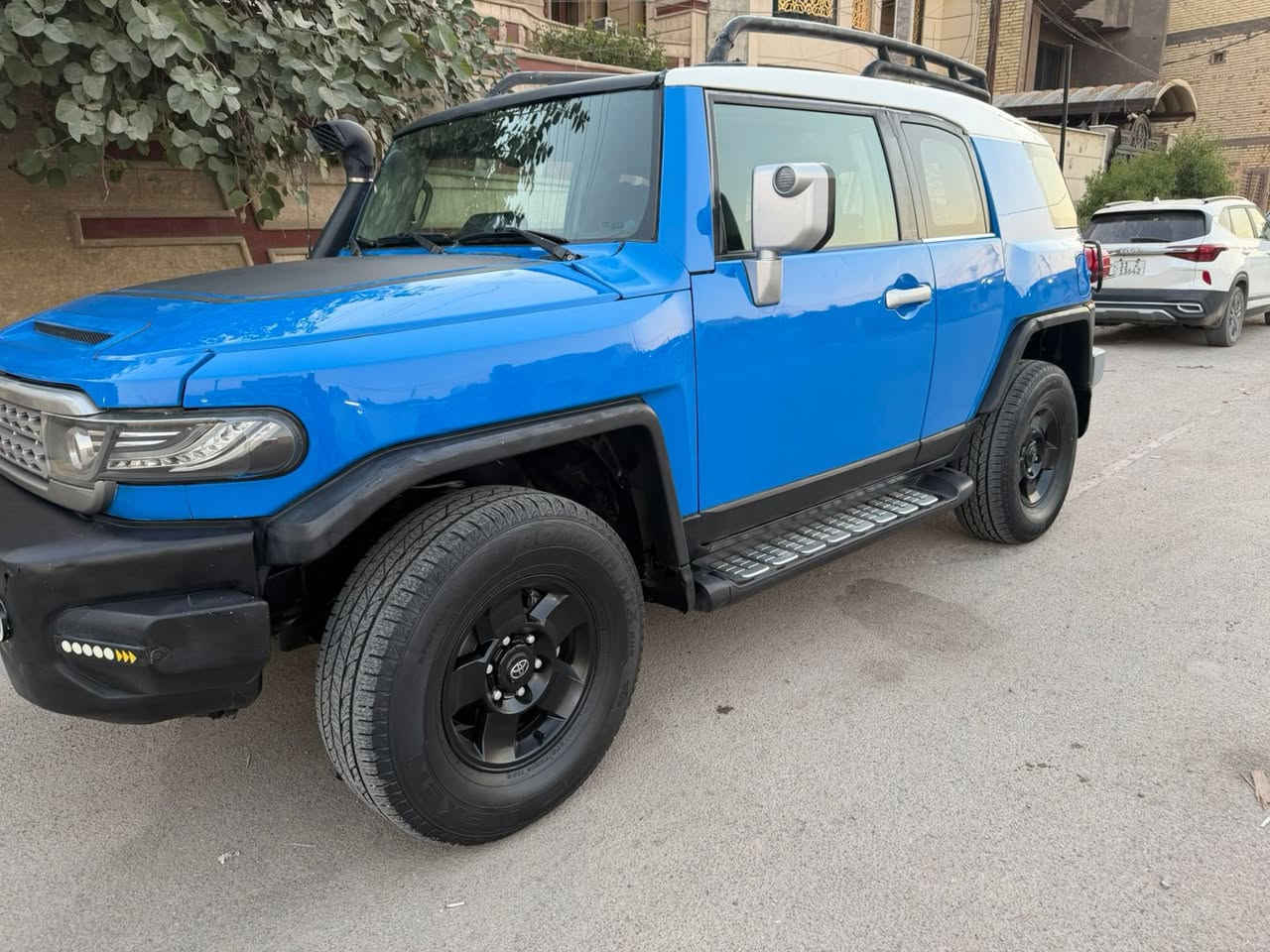 أف جي كروزر للبيع موديل ٢٠٠٧  وارد أمريكي محرك ٤٠٠٠ آلاف سيارة نظيفه وجاهزه محرك كير تبريد ثلج تخم تاير جديد صدر جديد كل نقص مابيها وين مايعجبك اطلع بيها سيارة بيها أربع قطع صبغ حادثها مال امريكا بنيد فقط بدون دواخل وهنا صار بيها صبغ بدون دواخل رقم بغداد مشروع وطني سعرها ١٢٠ ورقه و مكان السيارة بغداد البلديات ***********
