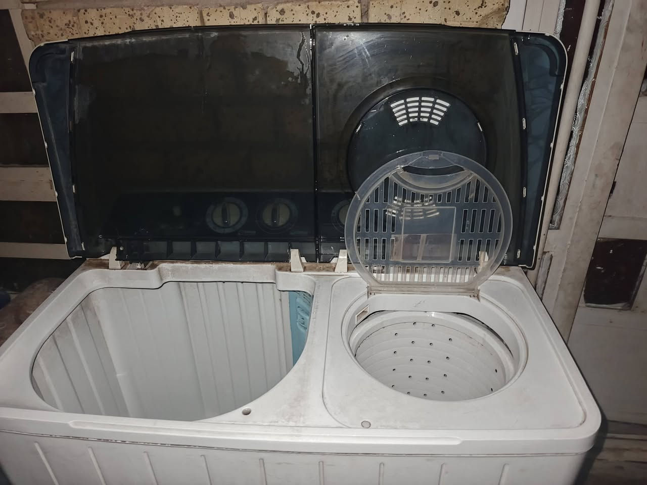 السلام عليكم غساله حجم كبير للبيع شغاله على الفحص أااي عطل مابيه سعر ١٢٥ نهايته ***********
