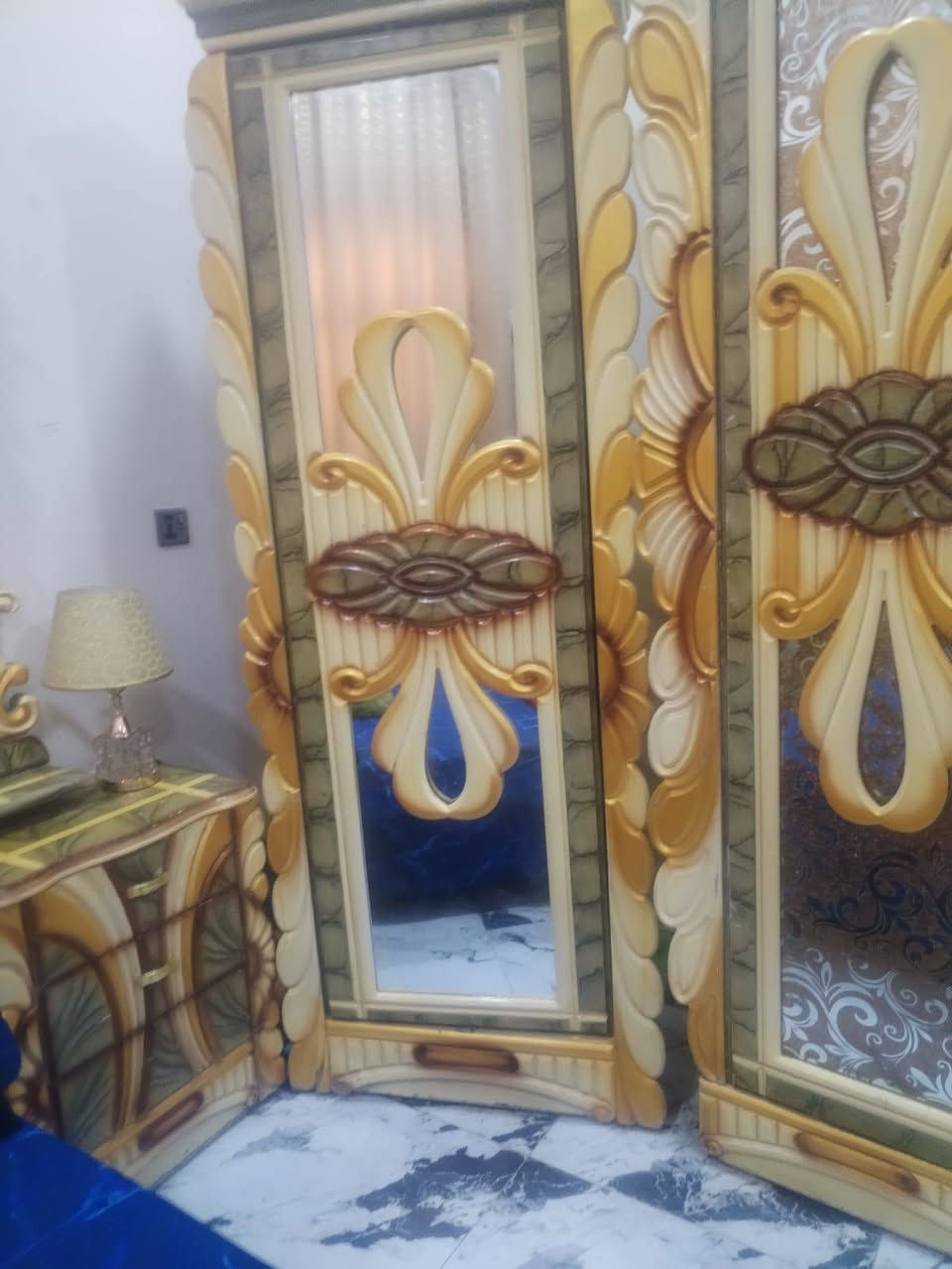 السلام عليكم غرفه نوم صاج حاطه نظيفه السعر 550شراي يتصل واكو توصيل ***********
