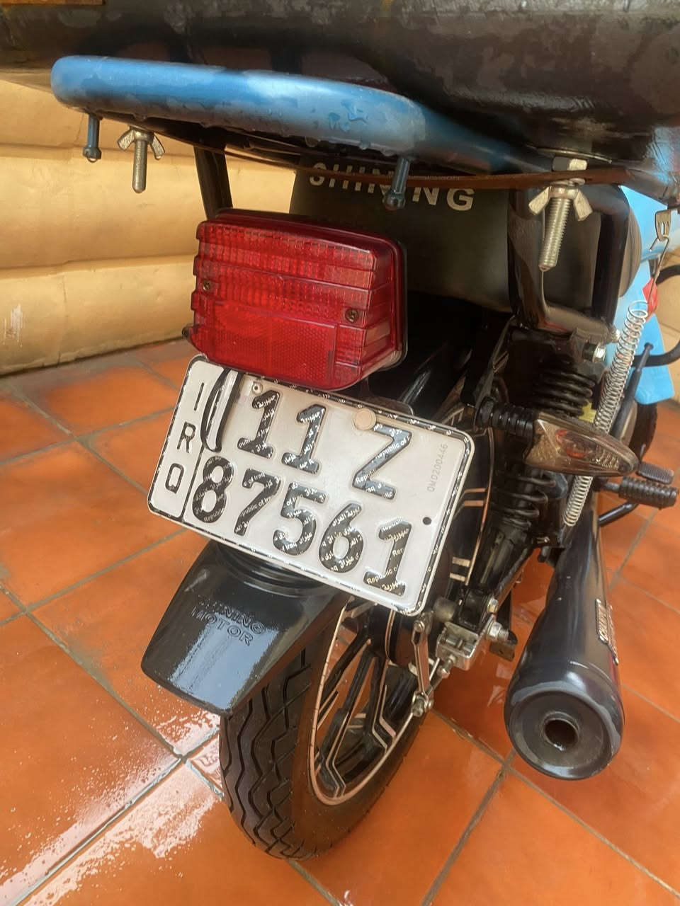 السلام عليكم دراجة شاينك للبيع مرقم بغداد تحويل ثاني يوم قبل اقل من ٦ اشهر نزلتها من الرمبة تحويل ثاني يوم سعرها ١٨٠٠ وبيها مجال 
للتواصل ***********
